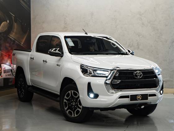 TOYOTA HILUX 2.8 D-4D TURBO DIESEL CD SRX 4X4 AUTOMÁTICO